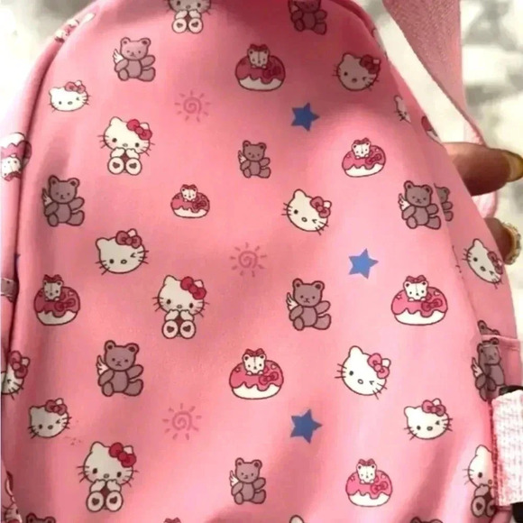 Hello Kitty Backpack - Picture 2 of 4